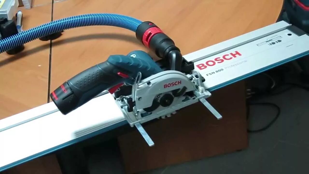 Пила Bosch 12v. Пила Bosch GKS 12v-26 solo. Bosch GKS 10,8 V-li. Направляющая шина для мини пилы Bosch GKS 12v-26. Gks 12v