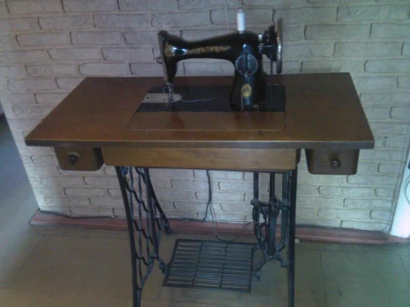 Швейная машинка "подольск - 100-1". Ножная зингер ссср. Пгмз швейная машина ножная. Zinger швейная машинка 2022. Продать ножную швейную машинку.