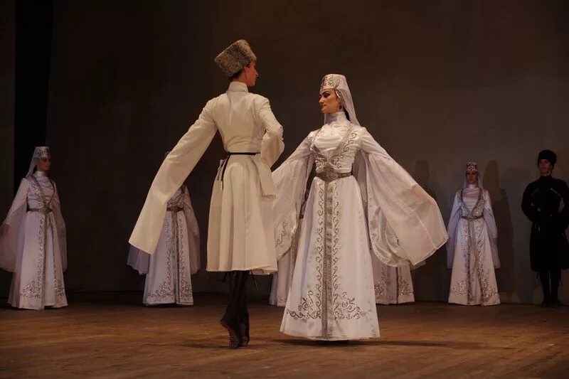 танцоры ансамбля кабардинка. танец кабардинцев 4. национальный костюм адыги-шапсуги. танец кабардинцев 4. национальный костюм кабардинцев черкесов.