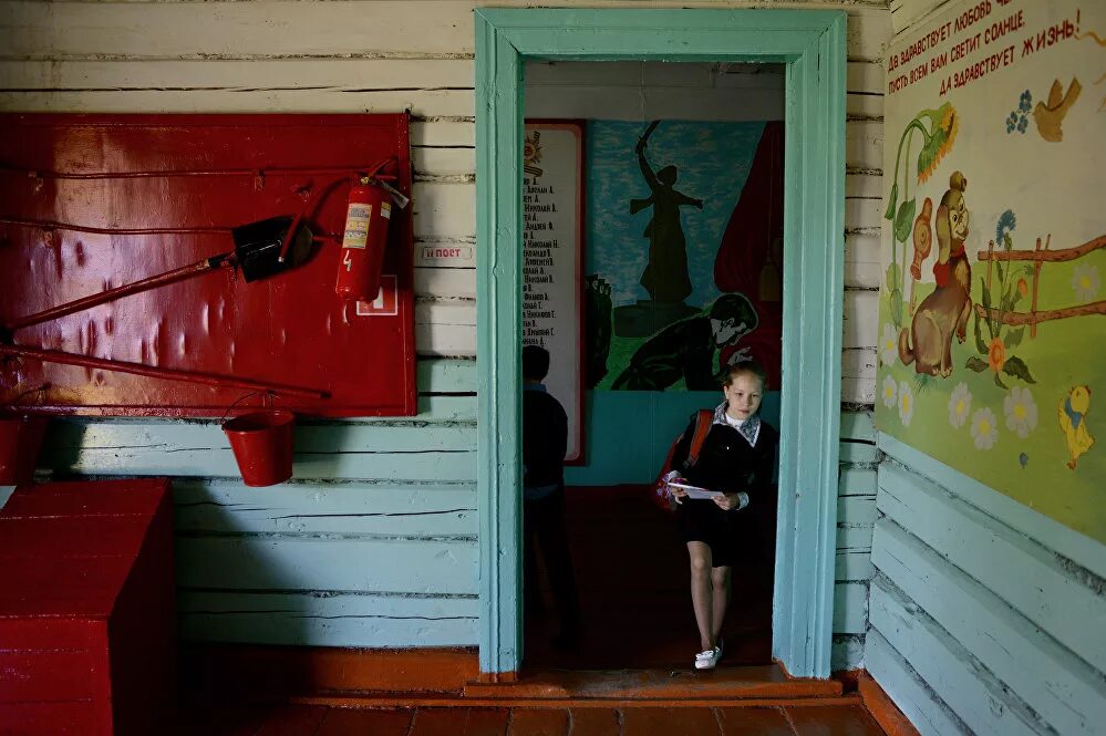 The village school. Сельская школа. Деревенская школа. Деревенская школа внутри. Школа в деревне внутри.