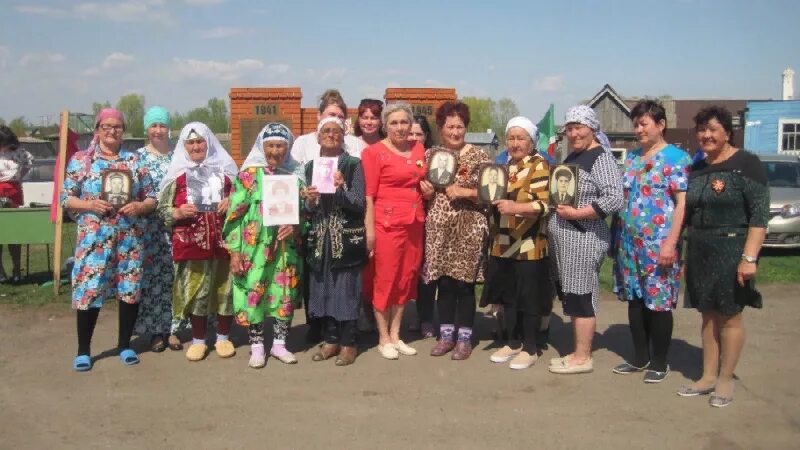 Большие тарханы татарстан. Большие тарханы татарстан. Дом мельника тарханы. Людская изба в тарханах. Верхние тарханы.