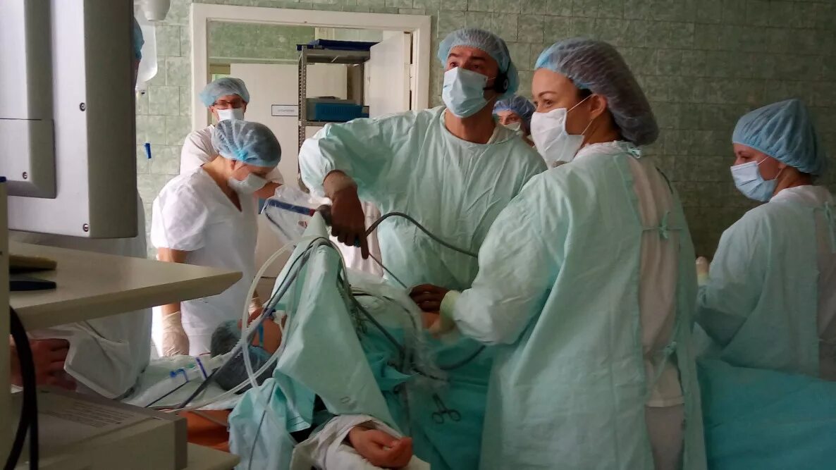 Кдкб пермь баумана. Операция в краевой больнице красноярска. Хирурги краевой больницы красноярск. Хирурги пермской краевой больницы. Операция в краевой больнице красноярска.