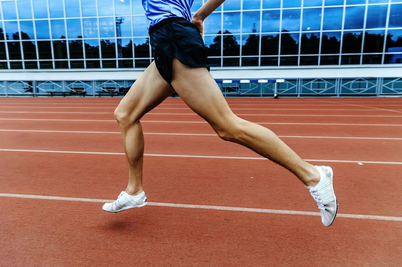 Ноги спортсмена. Ноги спортсмена бегуна. Советские бегуны ноги. Какую обувь используют спортсмены бегуны. Самые лучшие бегуны фото ног.