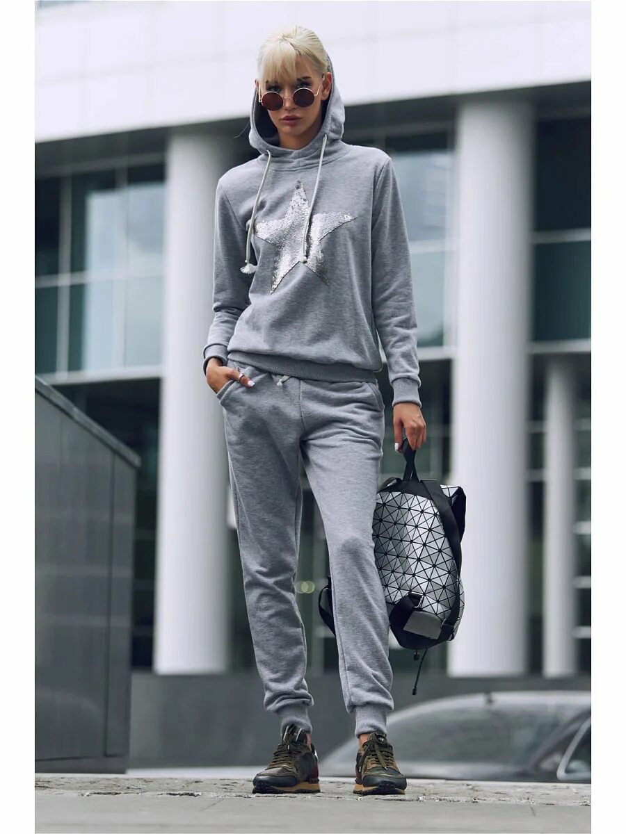 Спортивный костюм женский с худи. Худи с брюками. Бежевый спаортивныйкостюм. Модные спортивные худи. Нормкор стиль 2020.