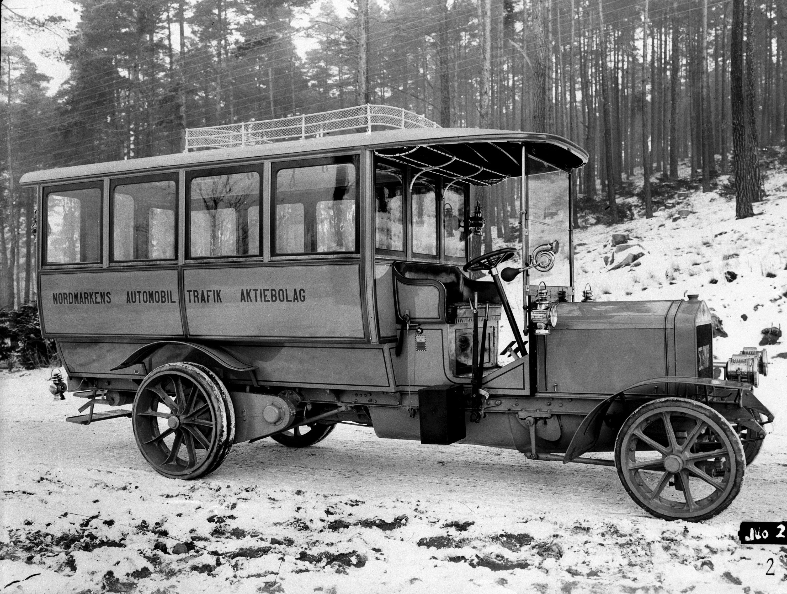 Первые автобусы в россии. Автобусы Scania-Vabis. Scania 1911. Scania Vabis 1927 года. Первый автобус.