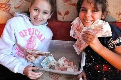 Рукоделие на продажу. Сувенирные игрушки. Магазин елочных игрушек. Новогодний рынок. Ярмарка товары дети.