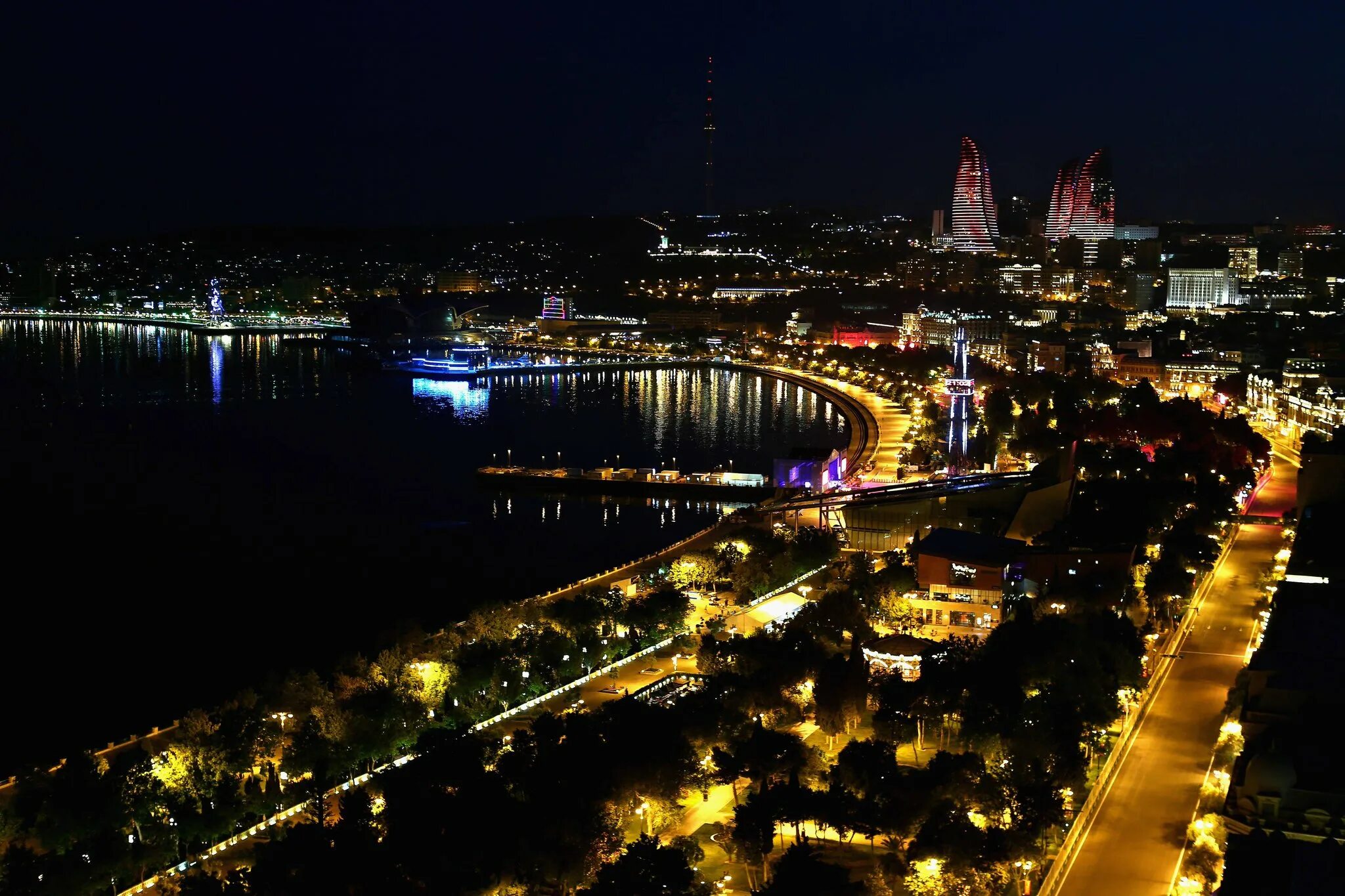 Сколько времени будет в баку. Baku Azerbaijan City. Баку столица. Азейбарджан Баку. Баку Азербайджан достопримечательности.