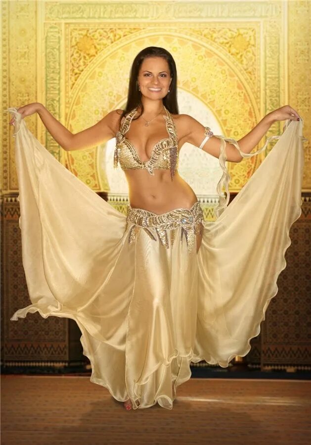 Арабские танцующие девушки. Костюм для танцев живота. Девушка в Восточном костюме. Арабские костюмы для танца живота. Платье для арабских танцев.
