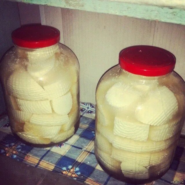 Рассол для сыра. Рассол для малосольного сыра. Соление сыра. Домашний сыр в банке. Сыр домашний в рассоле.