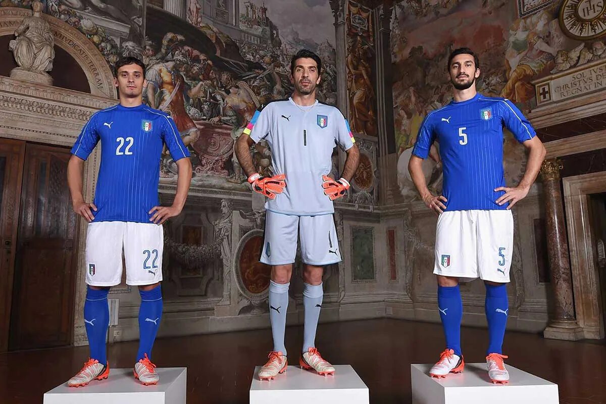 Форма италии евро 2024. Сборная италии форма евро 2020. Форма италии на евро 2016. Лоренцо из италии. Форма италии евро 2024.