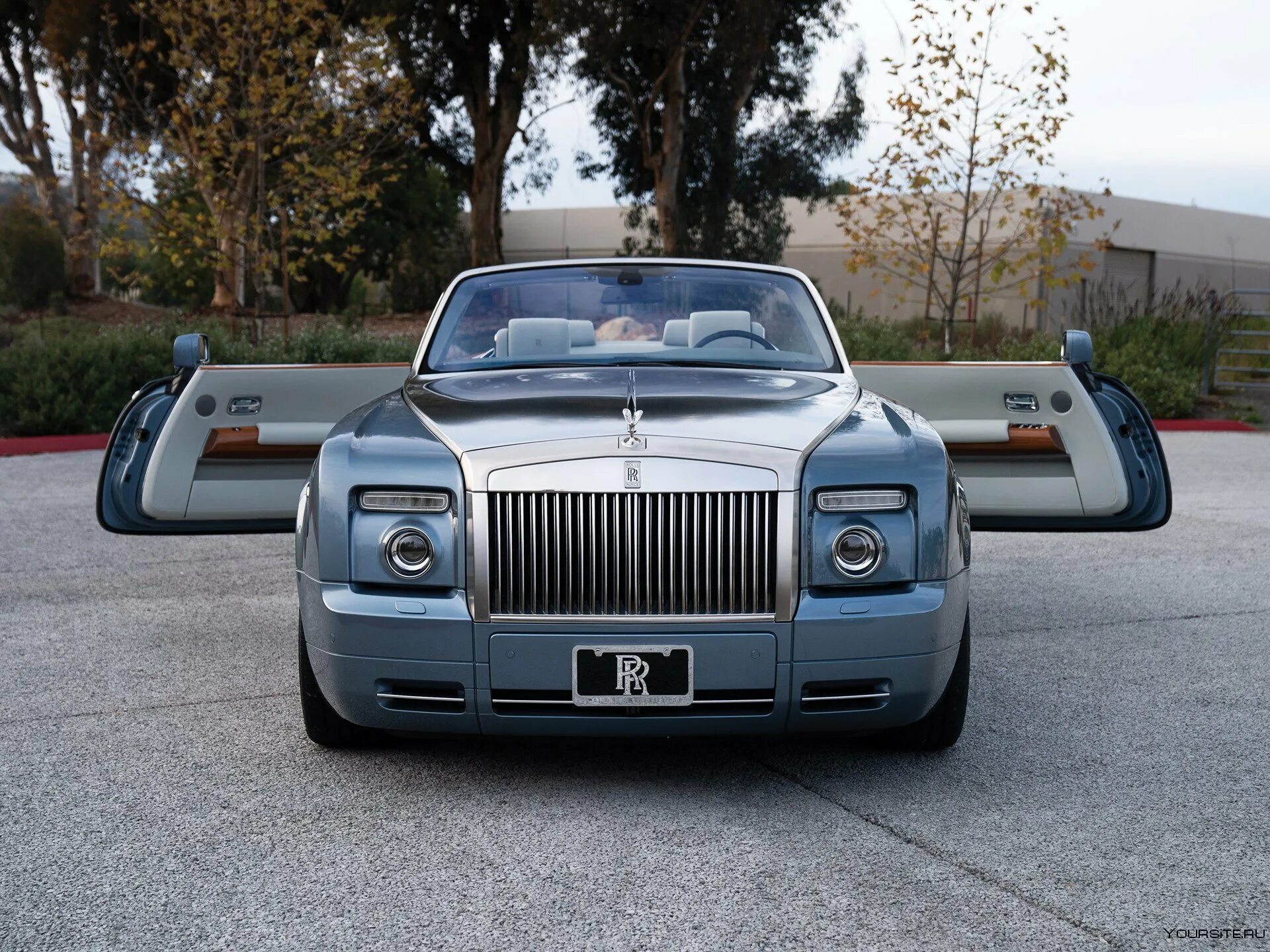 Авто роллс. Машина Роллс Ройс. Роллс Ройс Фантом. Rolls Royce Drophead 2008. Роллс Ройс Фантом купе.