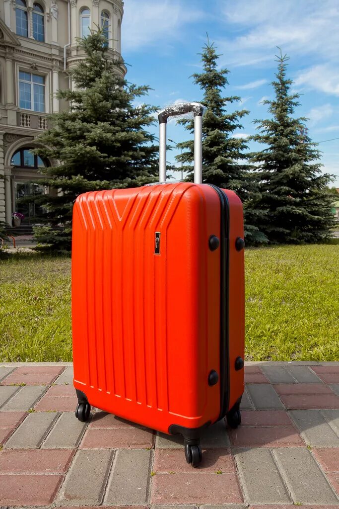 Чемодан на улице. Дом кейсы. Дом кейсы. Кукольный домик. Чемодан дома.