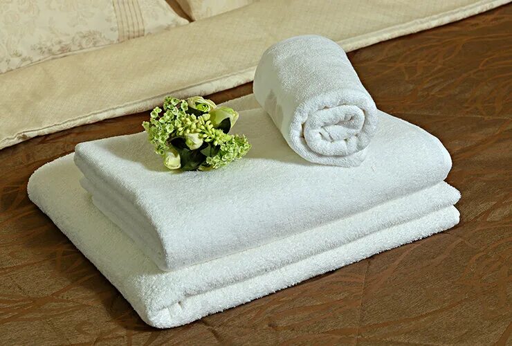 Изготовление полотенец. Красивые полотенца. Постельное белье и полотенца. Полотенца для гостиниц. Полотенце махровое белый.