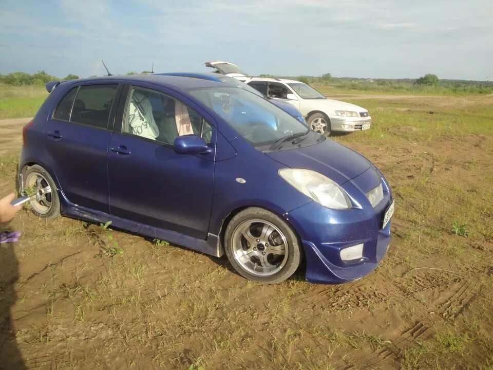 Toyota vitz диски r16. Тойота витц резина. Toyota vitz 10. Тойота витц резина. 185 65 15 на витц.