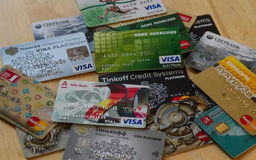 Какая кредитка самая. Банковская карточка. Карты банков. Кредитная карта. Пластиковые карточки.