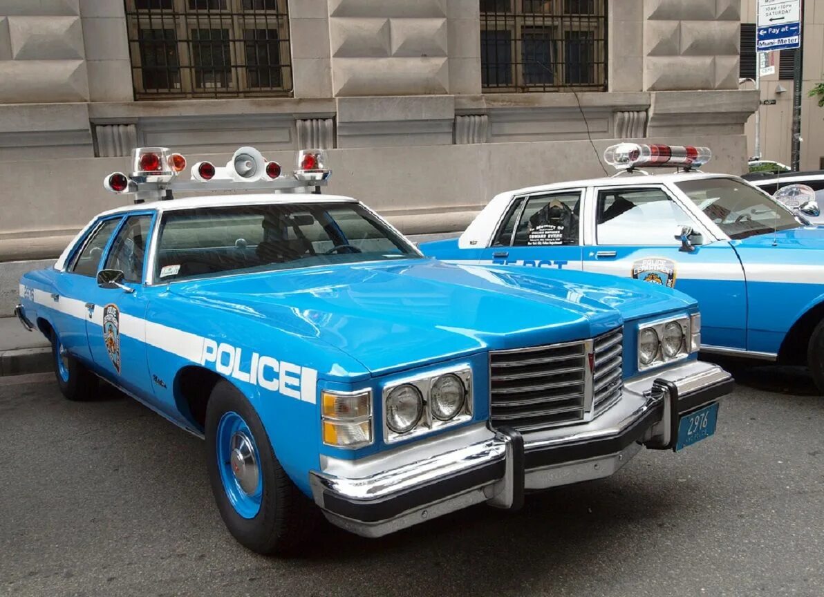 Полицейские машины в америке. Pontiac - Catalina Police car NYPD 1976. Понтиак NYPD.. 1976 Pontiac Catalina - New York City Police Department (NYPD) - etats-Unis d'Amérique Police, Police Patrol, Police cars. Ford 1976 Police.
