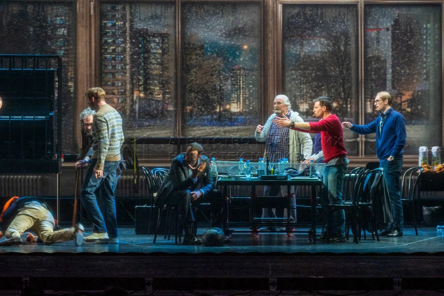 спектакль 12 михалкова актеры. спектакль 12 никиты михалкова. никита михалков "двенадцать" спектакль. никита михалков спектакль 12. никита михалков "двенадцать" спектакль.