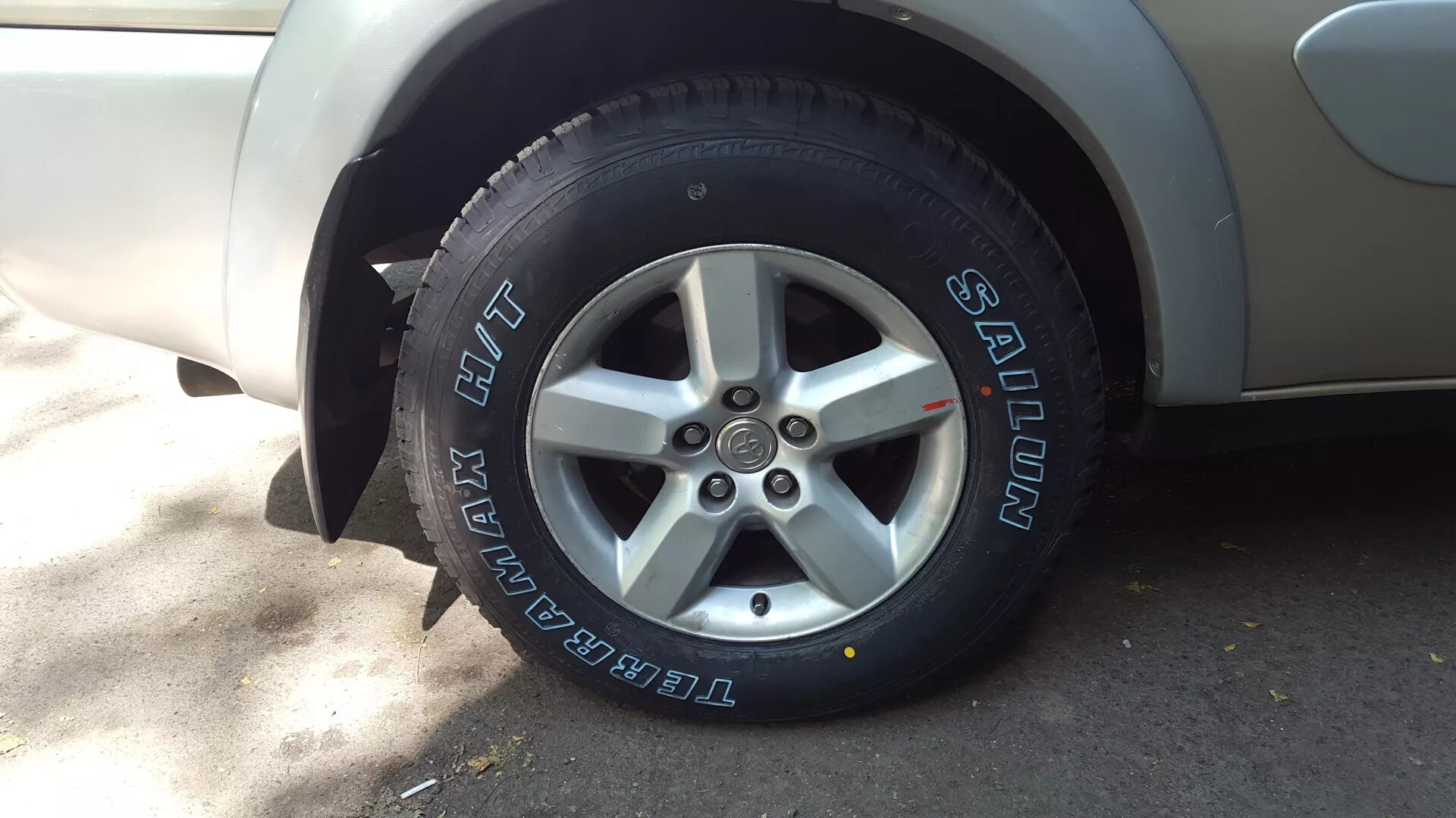 Размер резины рав 4. Rav4 225/70 r17. 225/70 R16 rav4. Тойота рав 4 4 шины 225/60 r17. 225 70 16 RAV 4.