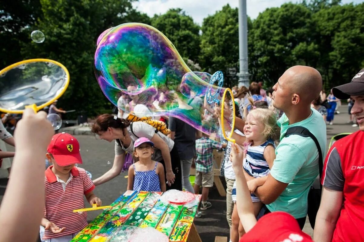 День защиты детей празднование. С днем защиты детей. Необычные мероприятия для детей. Праздник в парке.