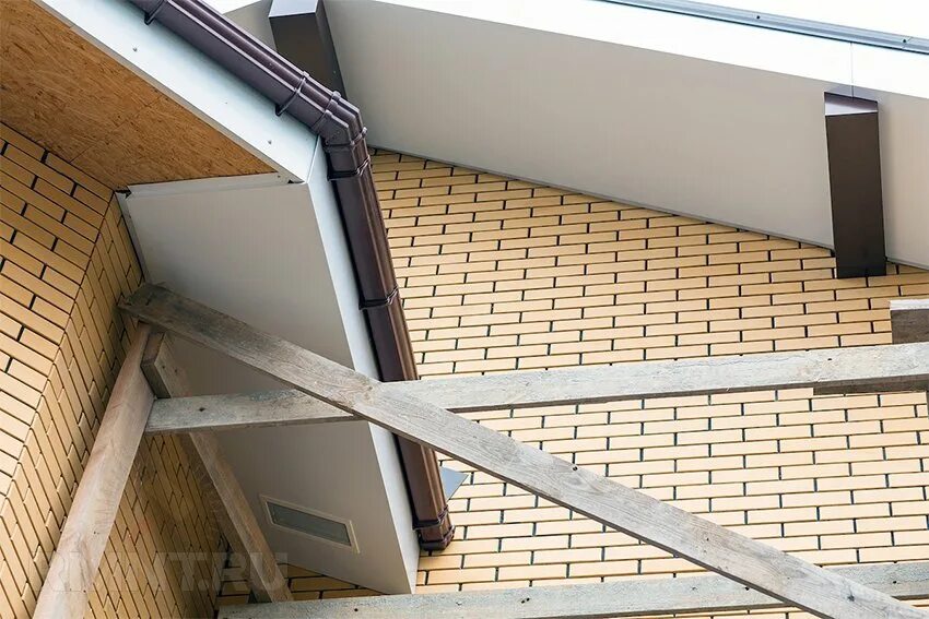 металлопрофиль фронтонный свес. софит айдахо. подшивка карниза профлистом с10 белый 9003. короба на крышу дома. короба на крышу дома.