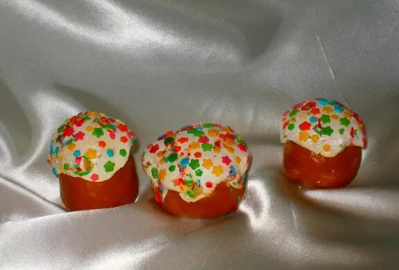 Лепить куличи