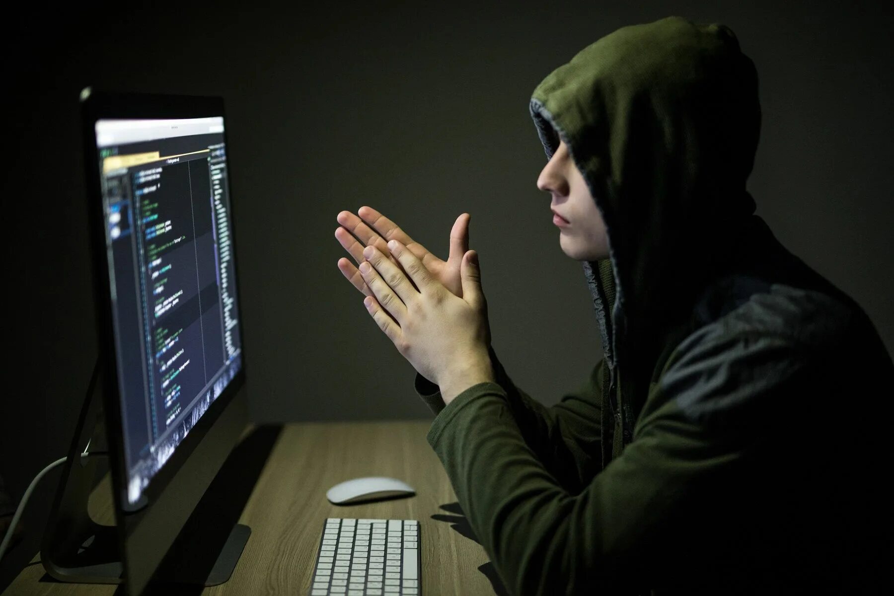 Атаки экстремистов. Rahdit хакеры. Компьютерный хакер. Современный хакер. Хакер картинки.