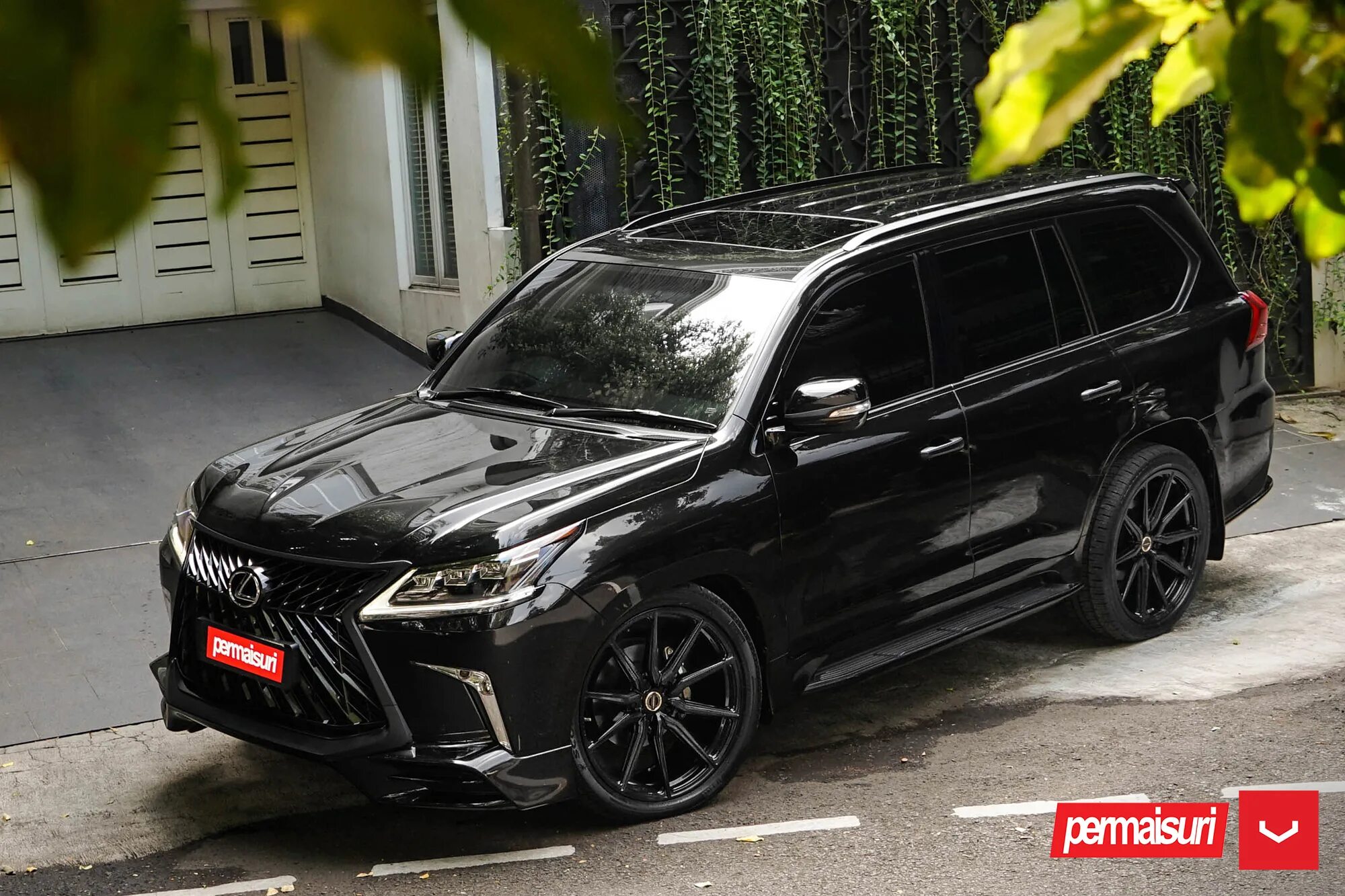 Диски на лексус 570. Lexus LX 570 Forged. Лексус 570 на Vossen. Лексус ЛХ 570 гибрид.