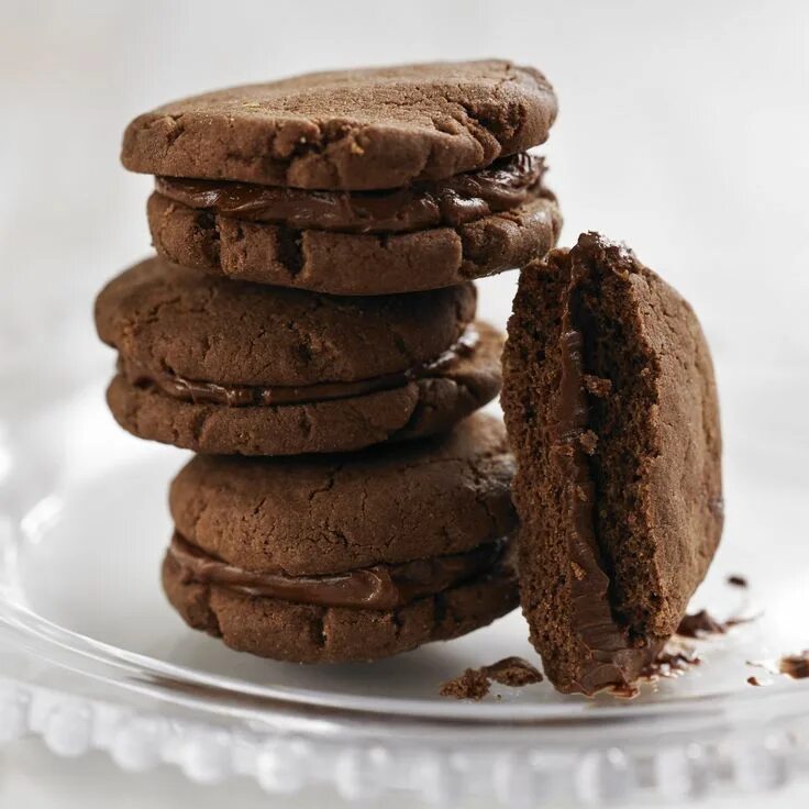 Печенье шоколадное отзывы. Biscotti печенье шоколадное. круглое шоколадное печенье. шоколадное печенье с орехами. печенье с шоколадом внутри.