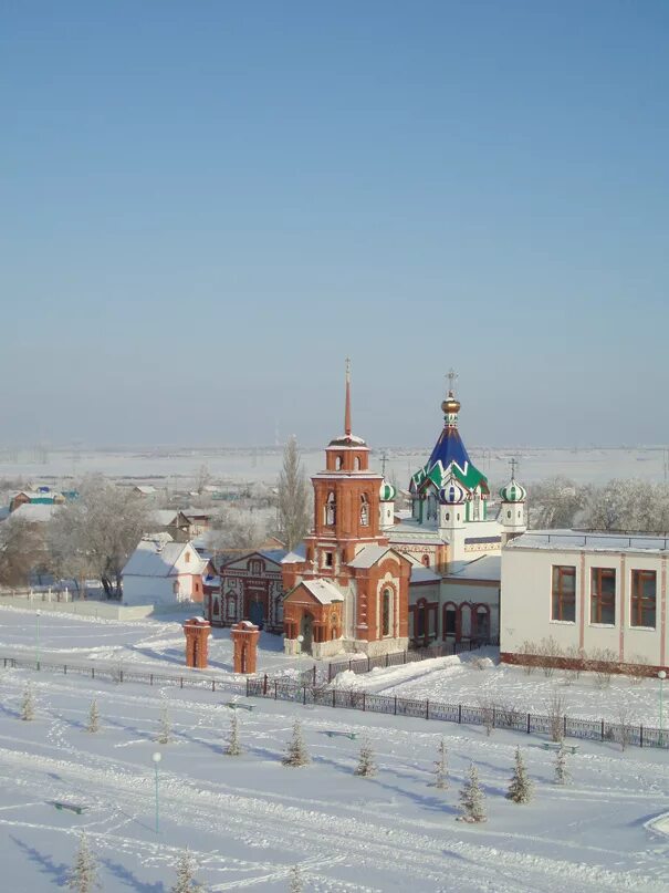 Н п красноармейское. Храм Архангела Михаила с Красноармейское. Храм село Красноармейское. Церковь Михаила Архангела Самара. Красноармейское Самарская область Церковь.