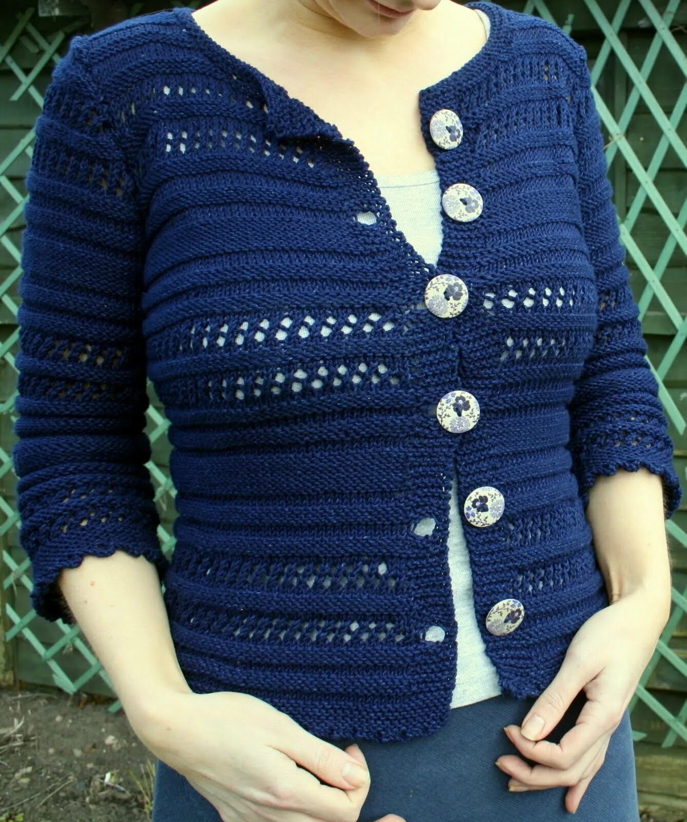 Вязаные ажурные кофты на пуговицах. Связать кофту крючком пуговиц. Кофта крючком для женщин. Японский жакет крючком. Вязаный жакет.