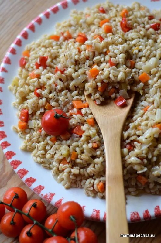 Вкусное блюдо из крупы. Блюда из крупы. каша с овощами. пшеничная каша с овощами. гречка с овощами.