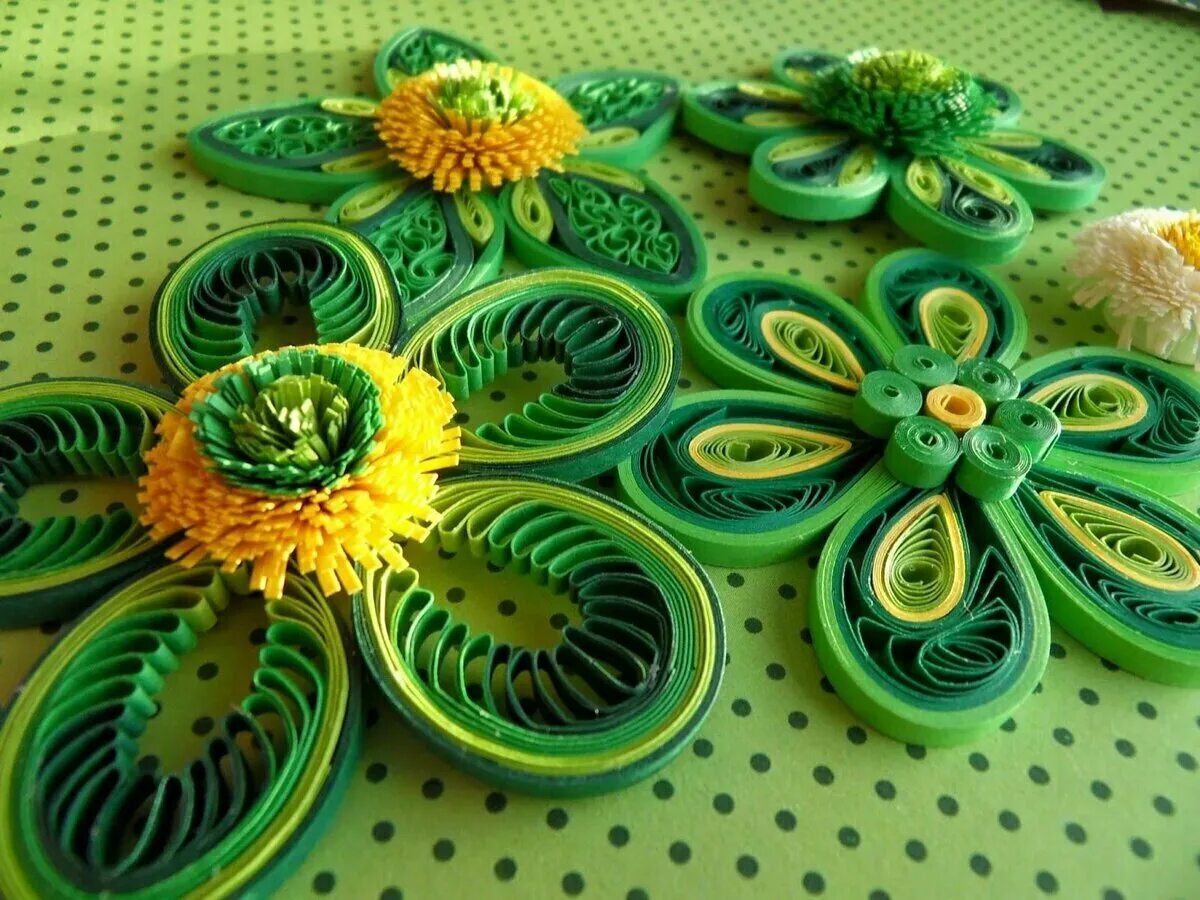 мастер класс по изготовлению поделок. красивые цветы из бумаги. квиллинг в детском саду. мастер класс по изготовлению поделок. мастер класс по изготовлению поделок.