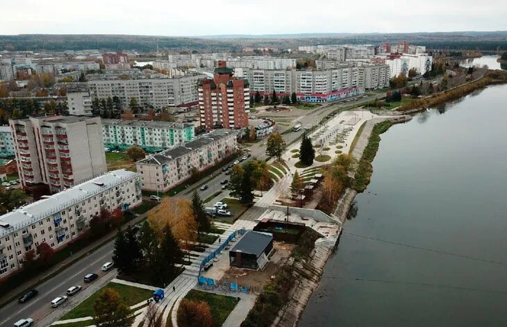 Под Зеленогорском трое рыбаков не могли выбраться на берег из-за сброса воды - М