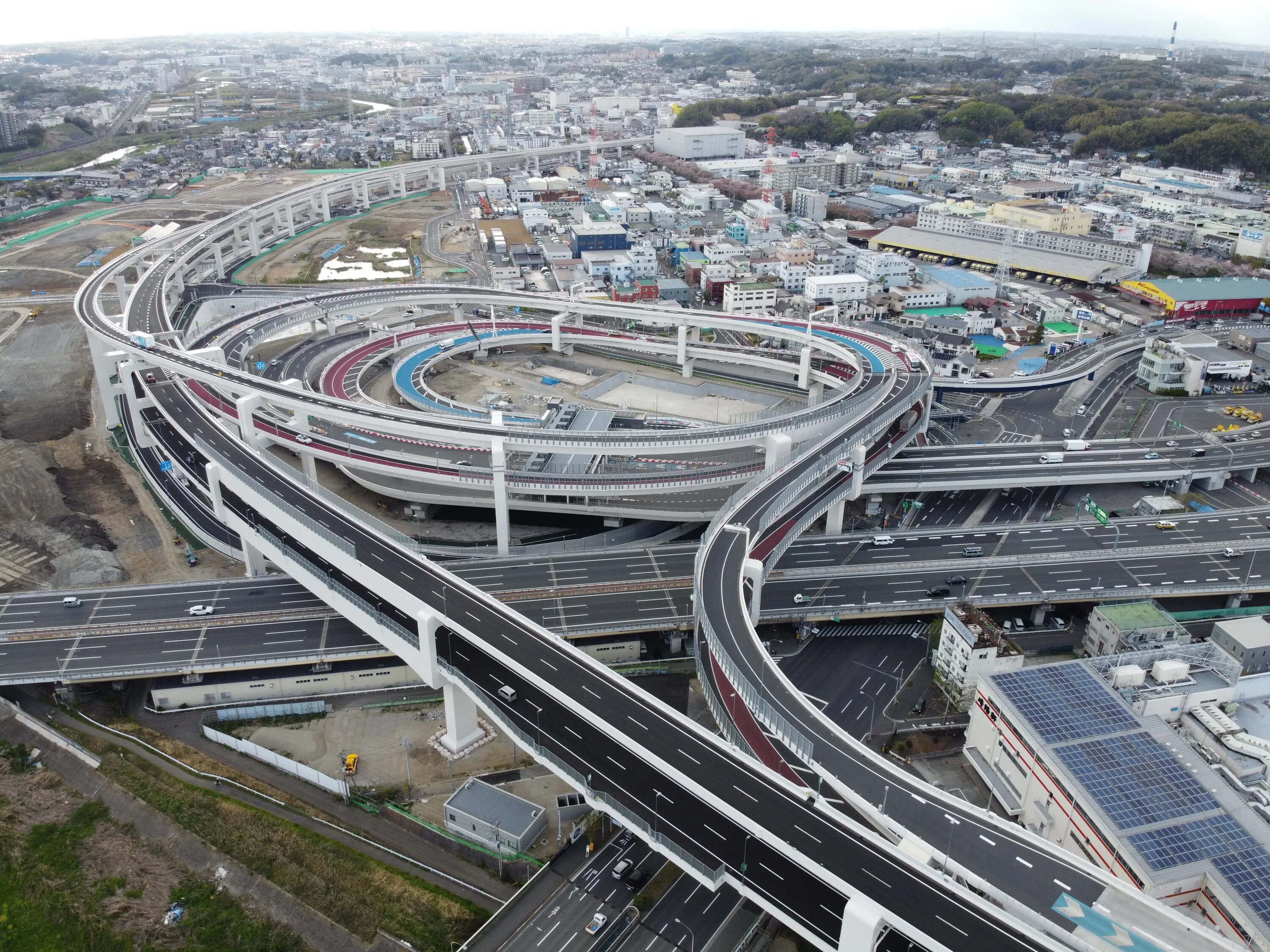 Японская дорога. Токио автомагистраль. Автотрасса Tokyo Expressway. Автострада Япония. Многоуровневые развязки в Токио.