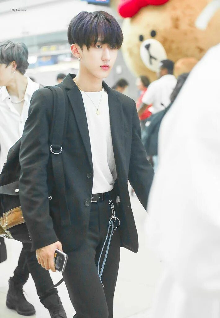 Чанбин stray kids эстетика. Чан бин stray kids в полный рост. Рост чанбина из стрей. Чанбин 2021. Чан бин stray kids рост.