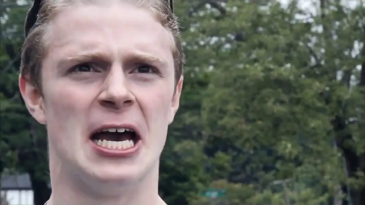 Эй тони. Как тебя зовут иезекииль. Тебя как звать тони. Эй тони. Эй тони.