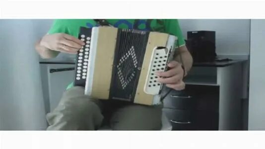 Игра на гармошке частушки. Цифры на гармони. Частушки на баяне разбор. Как играть частушки на гармошке для начинающих. Игру на гармони хромки.