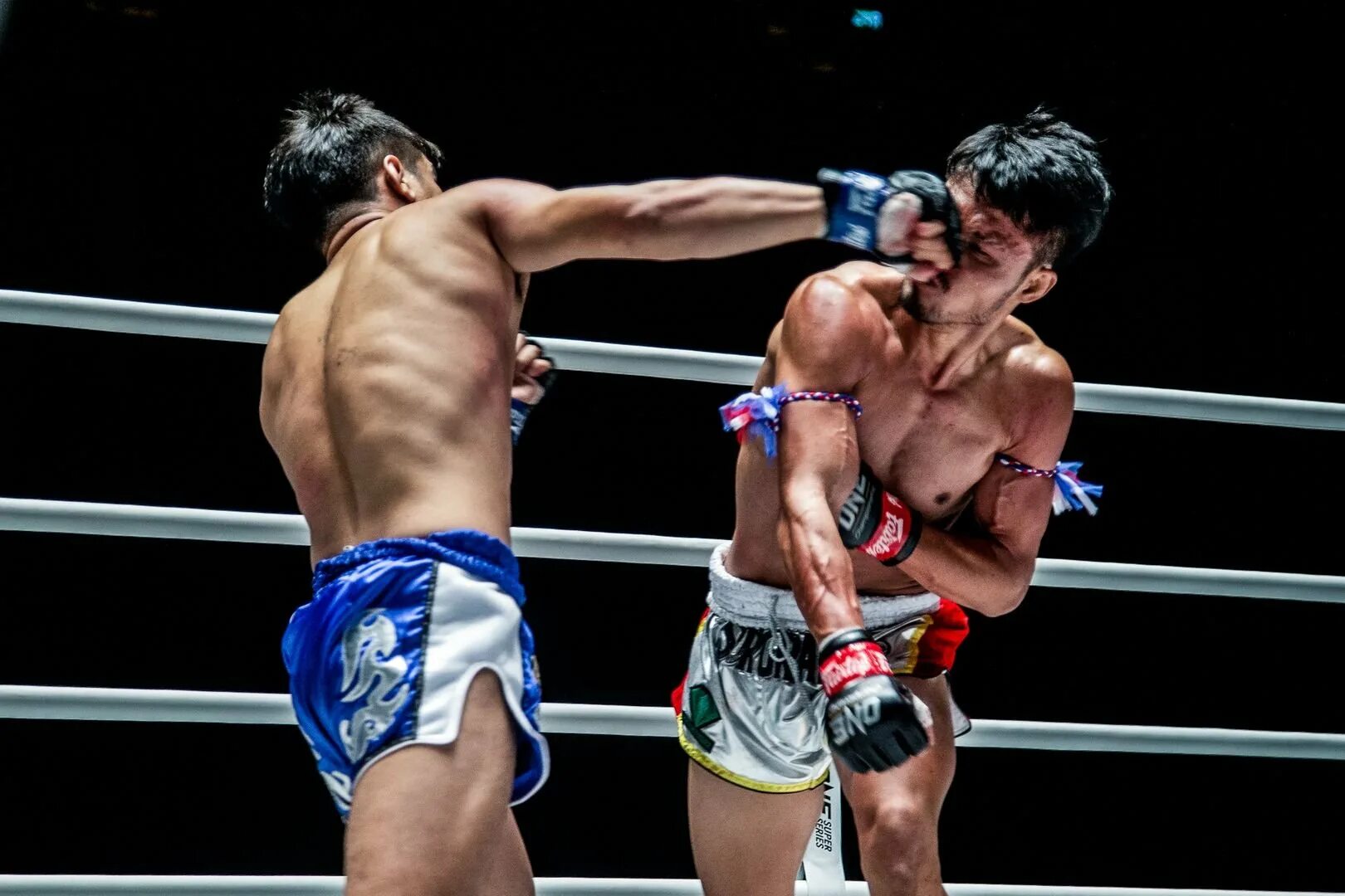 Тайские бои. Таиландский бокс (муай тай). Муай тай стиль боя. Тайский бокс бойцы муай-тай. Мальчики муай тай таиланд.