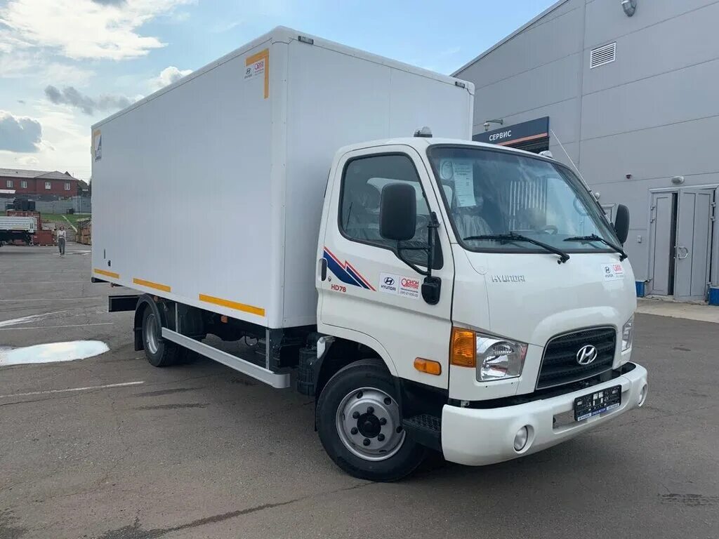 Hyundai красноярск купить. Hyundai Truck 2004. Hyundai грузовой 406. Грузовики Хендай hr140c. Truck Hyundai 2000.