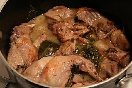 Сколько тушить кролика в духовке