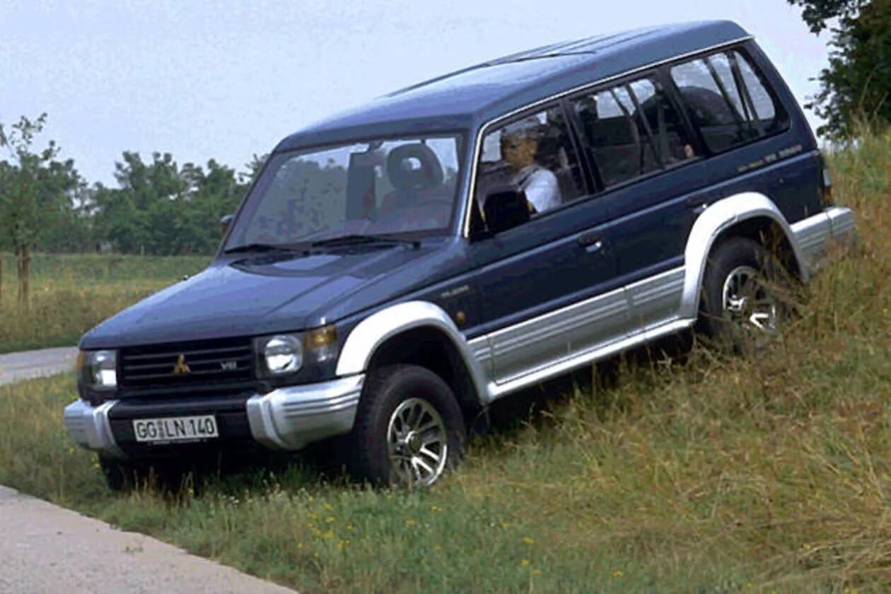 Mitsubishi pajero v6. Mitsubishi Pajero v6 3500. Mitsubishi Pajero 3000 v6. Митсубиси Паджеро 1997. Митсубиси Паджеро 1991-1997.