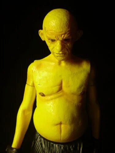 Желтый человек какая болезнь. Желтый человек. Человек желтого цвета. Город грехов желтый человек.