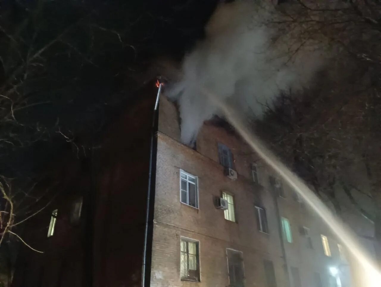 Сегодня вечером 23.03 2024. Пожар в Краснооктябрьском районе. Пожар в Волгограде 2022. Пожар в Волгограде Красноармейский район вчера. Пожар в квартире.