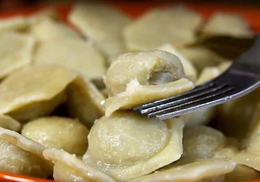 Пельмени запеченные с сыром. Рецепт приготовление пельменей с фото. Заварное тесто для вареников. Стряпаем пельмени. Пельмени.
