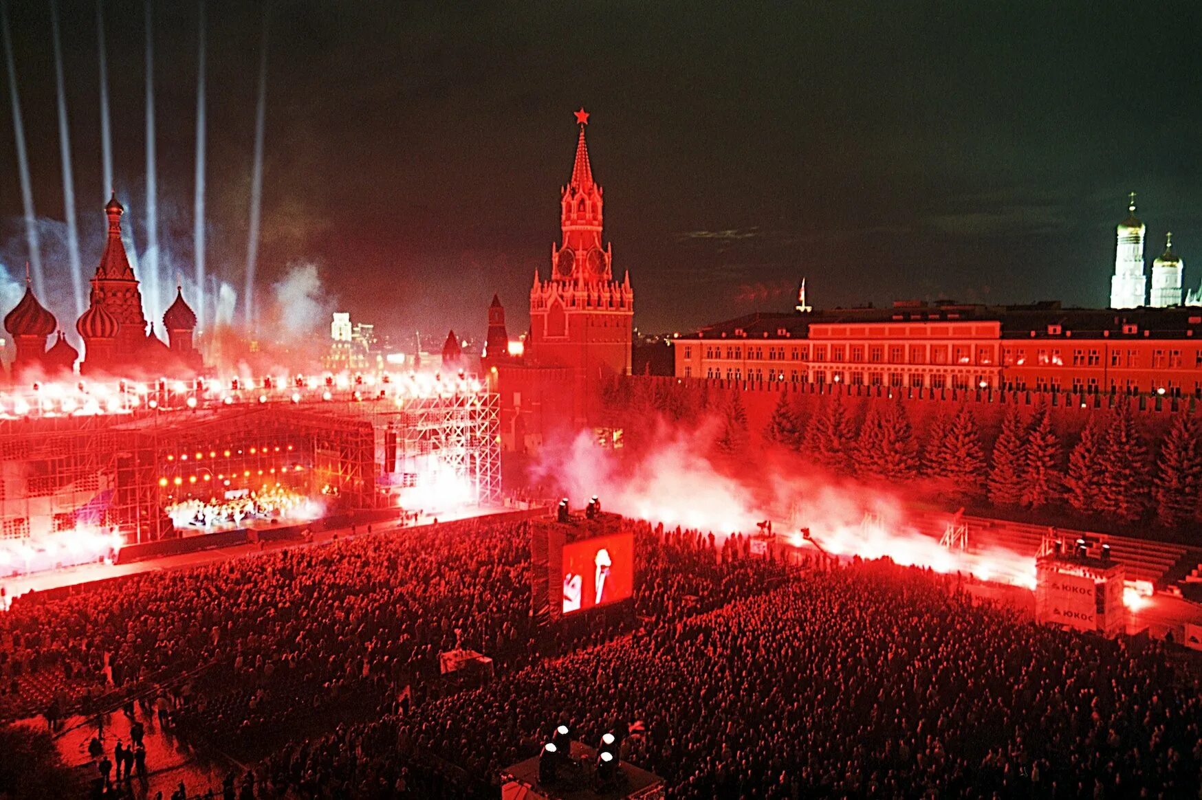 Red Square Moscow сцена. Москва красная площадь 2023. Красная площадь в красных тонах. Ансамбль красной площади в Москве.
