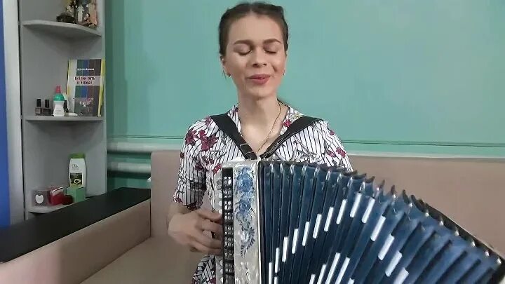 Расцвела в садочке вишня. Расцвела в садочке вишня песня.