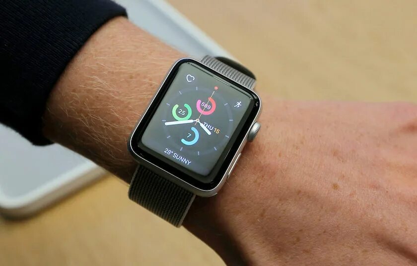 Apple watch se2. Apple watch Series 2 на руке. АПЛ вотч 6 на руке. Apple watch Series 3 на руке. Часы IWATCH 3 на руке.