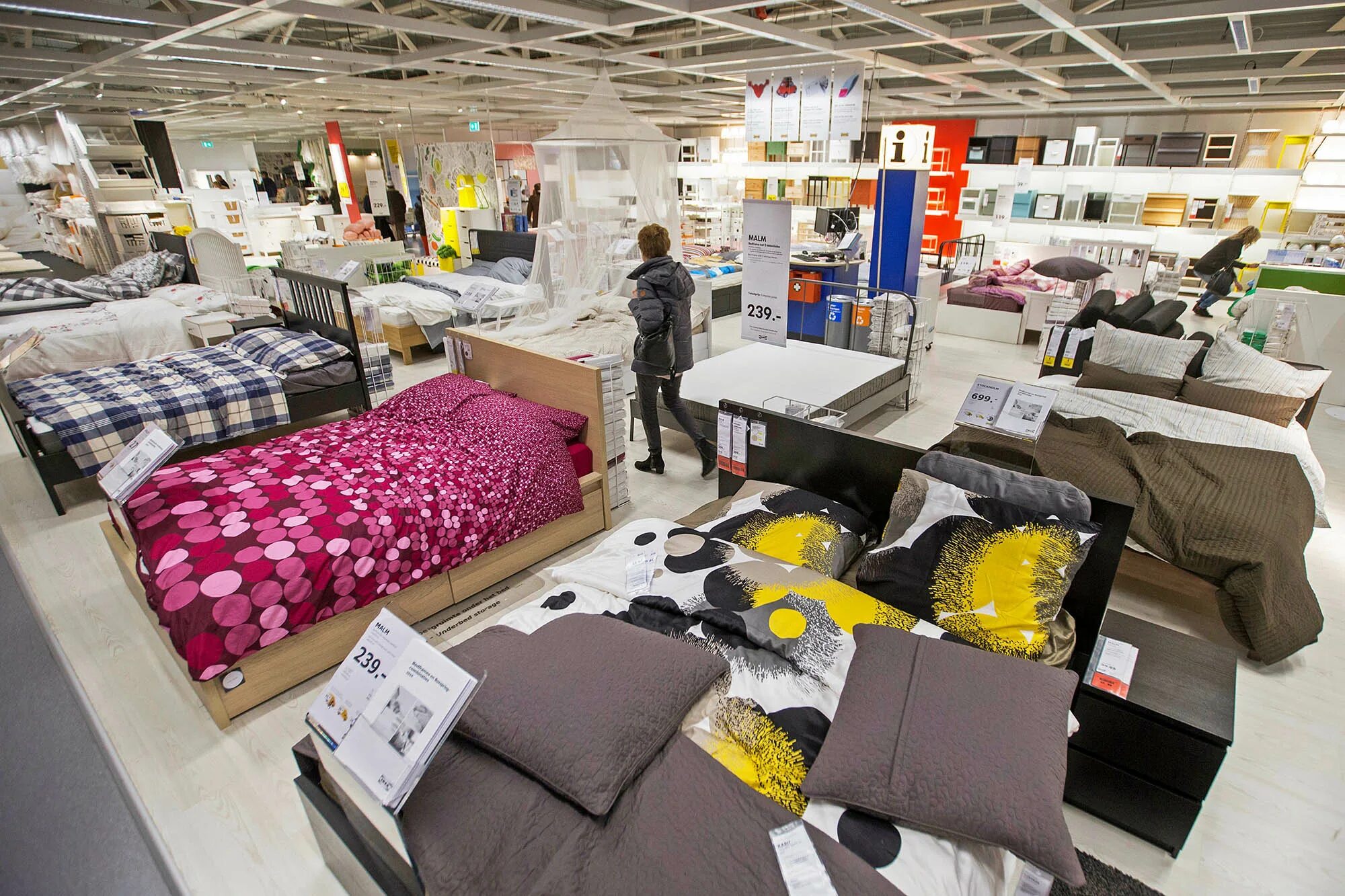 Икеа внутри. Мебельный магазин ikea. магазин икеа в москве. икеа магазин внутри. интерьеры икеа в магазине.
