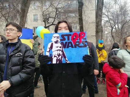 Вышли с плакатами