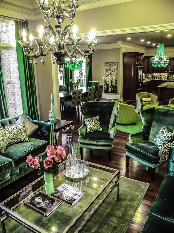 Vitrine du showroom Royal Gallery #GREEN #DESIGN #VELVET #LAITON #GOLDBRASS #MUR